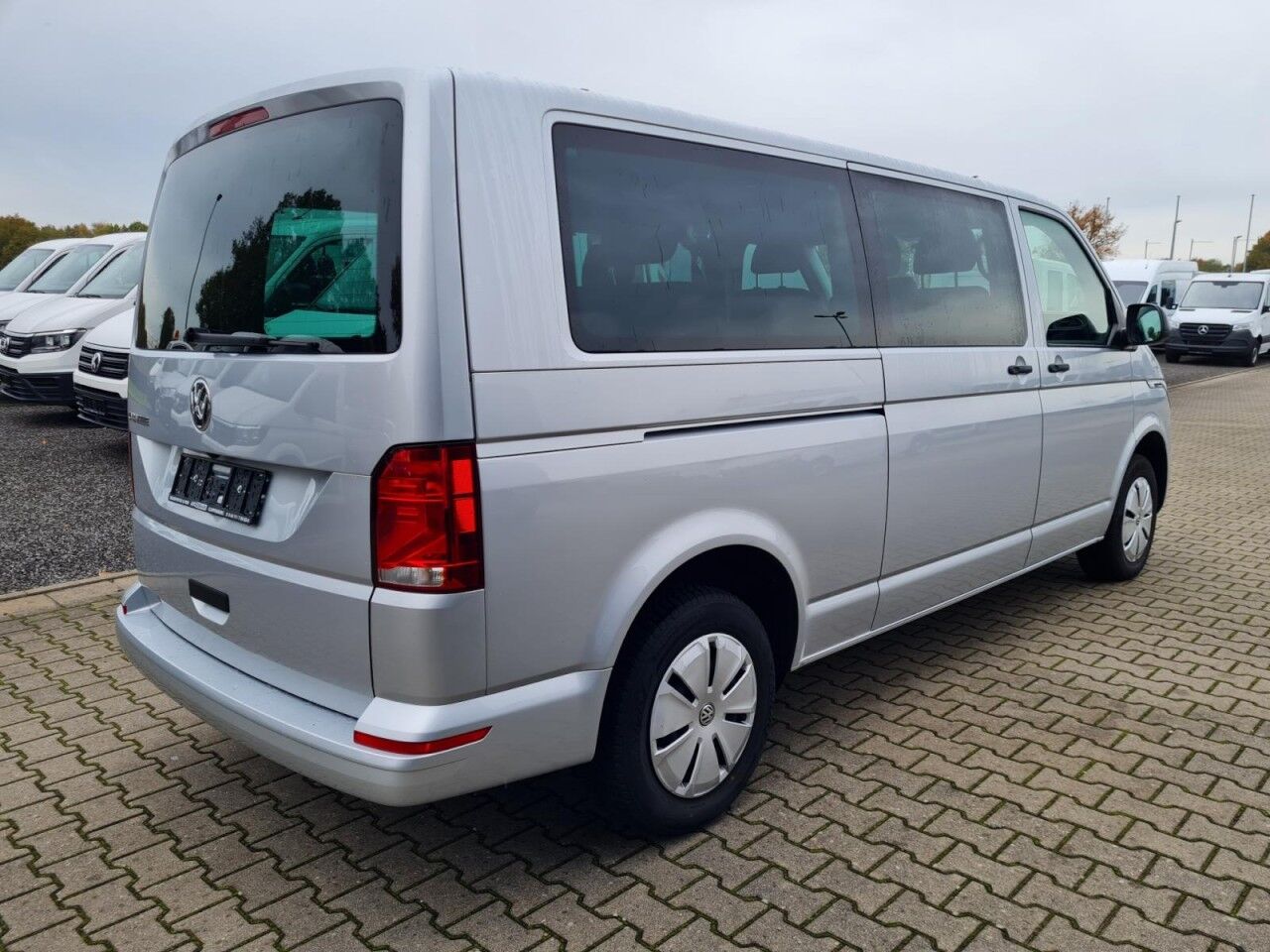 Volkswagen T6.1 Caravelle Trendline LR 9 Sitze 2 Schiebetüren - Minibús, Furgoneta de pasajeros: foto 5 Volkswagen T6.1 Caravelle Trendline LR 9 Sitze 2 Schiebetüren - Minibús, Furgoneta de pasajeros: foto 5