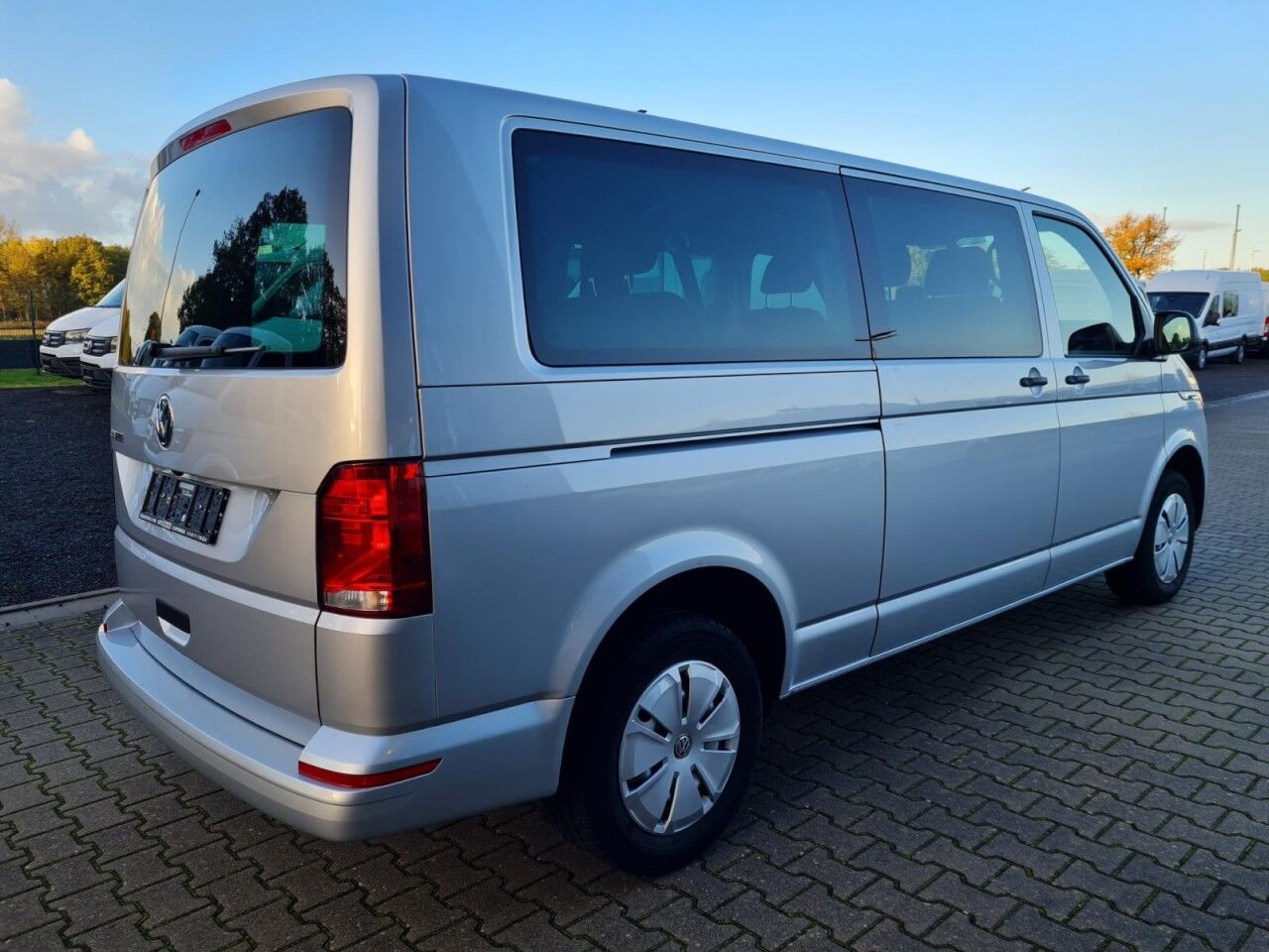 Volkswagen T6.1 Caravelle Trendline LR 9 Sitze 2 Schiebetüren - Minibús, Furgoneta de pasajeros: foto 5 Volkswagen T6.1 Caravelle Trendline LR 9 Sitze 2 Schiebetüren - Minibús, Furgoneta de pasajeros: foto 5