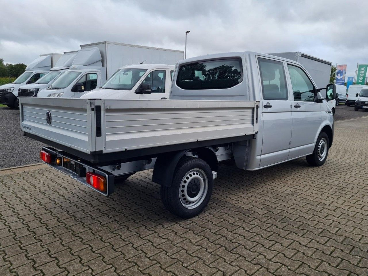 Volkswagen T6.1 Doka Pritsche Plane 6-Sitze Klima Komfort - Furgoneta con caja de lona, Furgoneta combi: foto 4 Volkswagen T6.1 Doka Pritsche Plane 6-Sitze Klima Komfort - Furgoneta con caja de lona, Furgoneta combi: foto 4