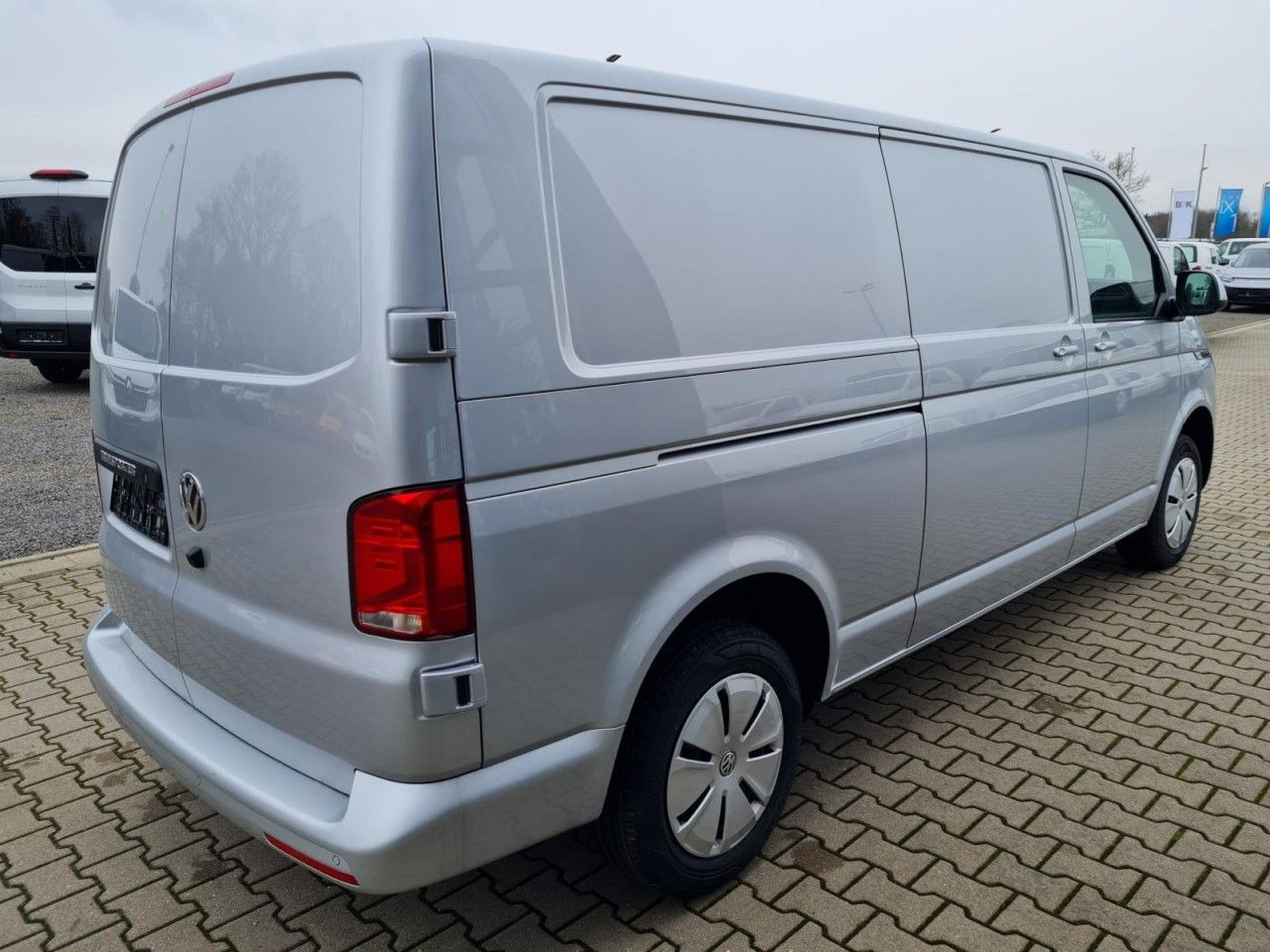 Volkswagen T6.1 Kasten TDI lang DSG LED KAMERA TEMPOMAT - Furgoneta pequeña: foto 4 Volkswagen T6.1 Kasten TDI lang DSG LED KAMERA TEMPOMAT - Furgoneta pequeña: foto 4