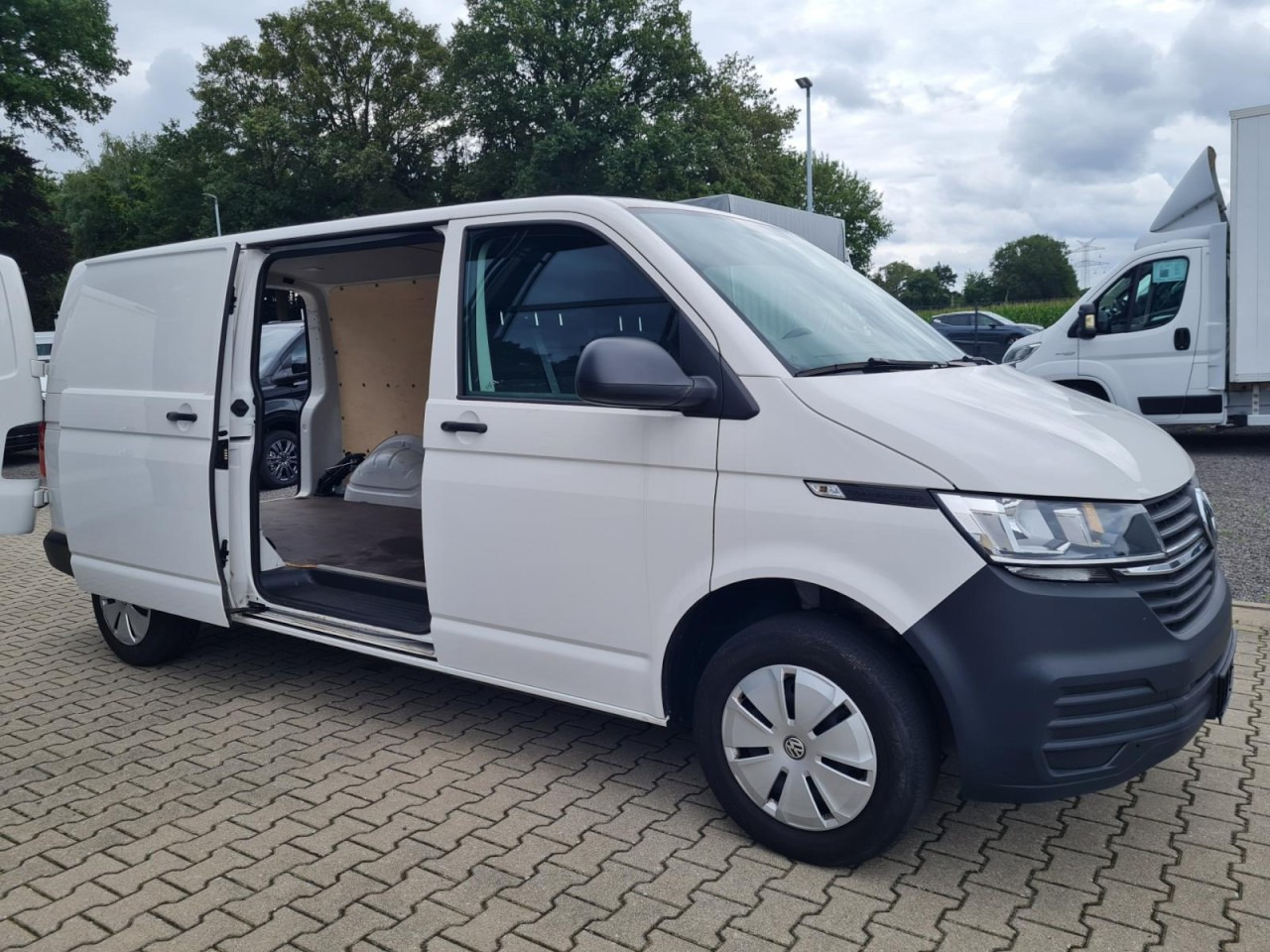Volkswagen T6.1 Kasten TDi lang Flügeltüren KLIMA Verkleidungen - Furgoneta pequeña: foto 4 Volkswagen T6.1 Kasten TDi lang Flügeltüren KLIMA Verkleidungen - Furgoneta pequeña: foto 4