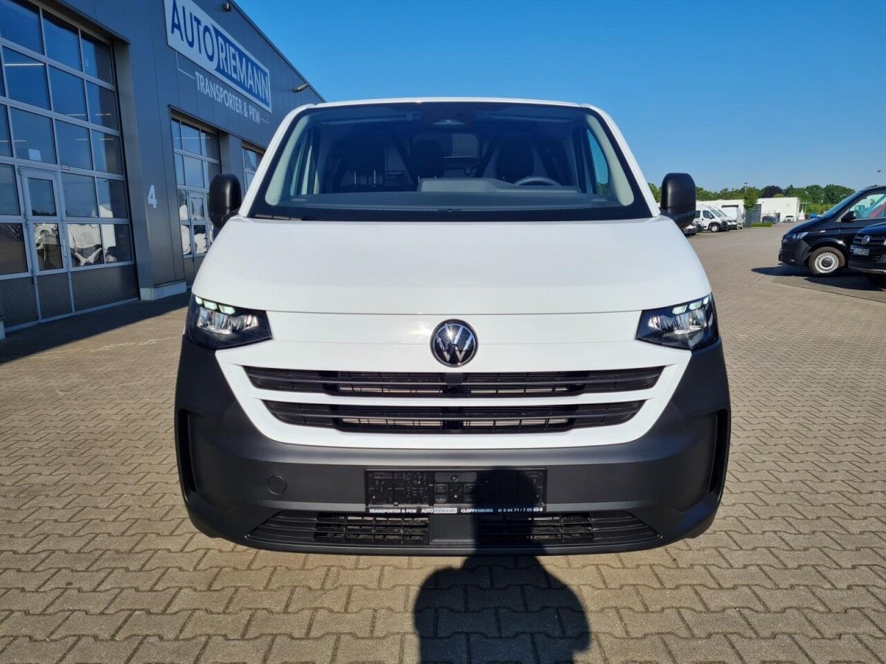 Volkswagen T7 Transporter Kasten TDi L1 Heckklappe KLIMA PDC - Furgoneta pequeña: foto 2 Volkswagen T7 Transporter Kasten TDi L1 Heckklappe KLIMA PDC - Furgoneta pequeña: foto 2
