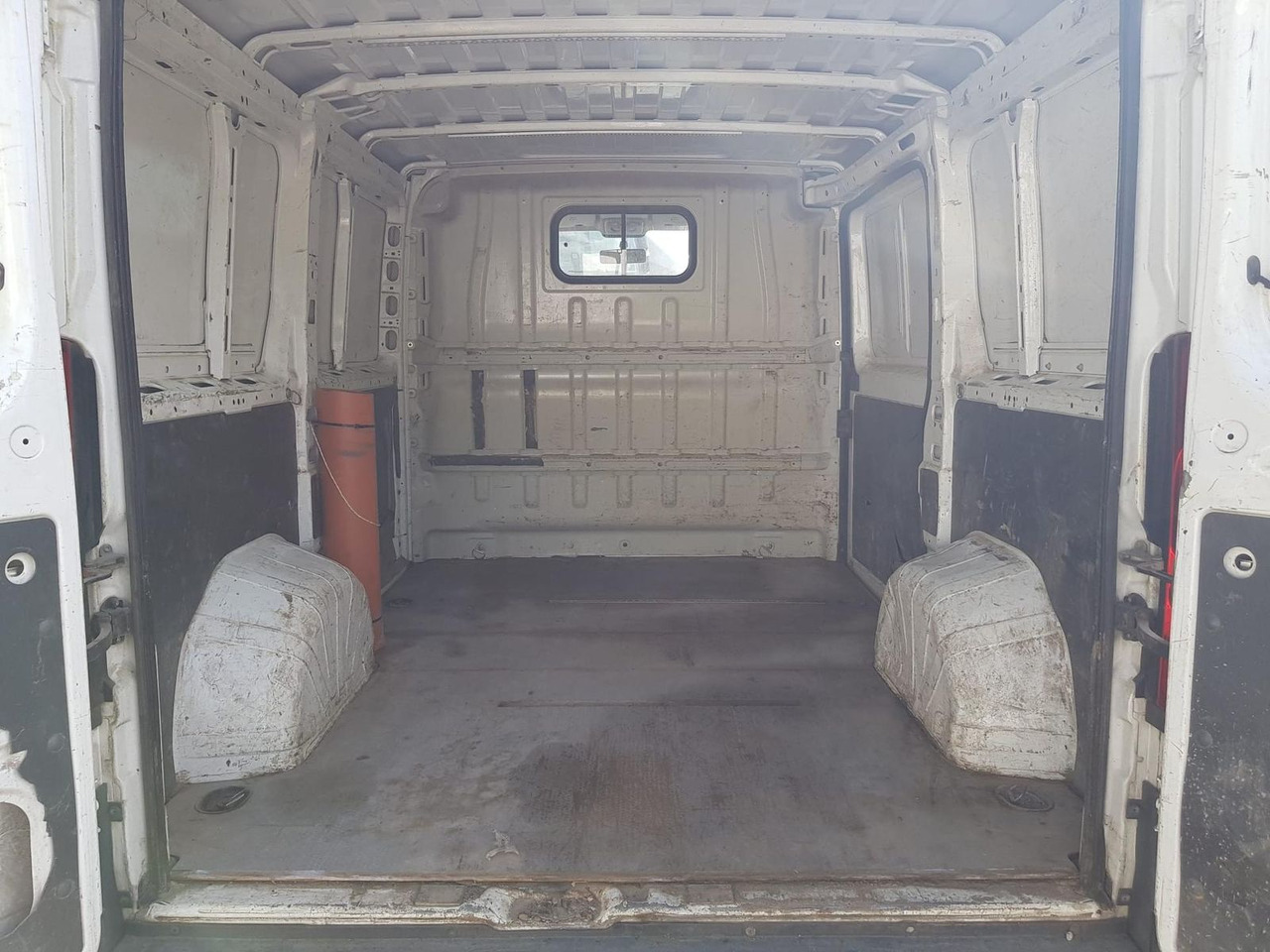 Fiat Ducato Kastenwagen 120 MULTIJET Radio+AHK 88... - Furgoneta pequeña: foto 5 Fiat Ducato Kastenwagen 120 MULTIJET Radio+AHK 88... - Furgoneta pequeña: foto 5