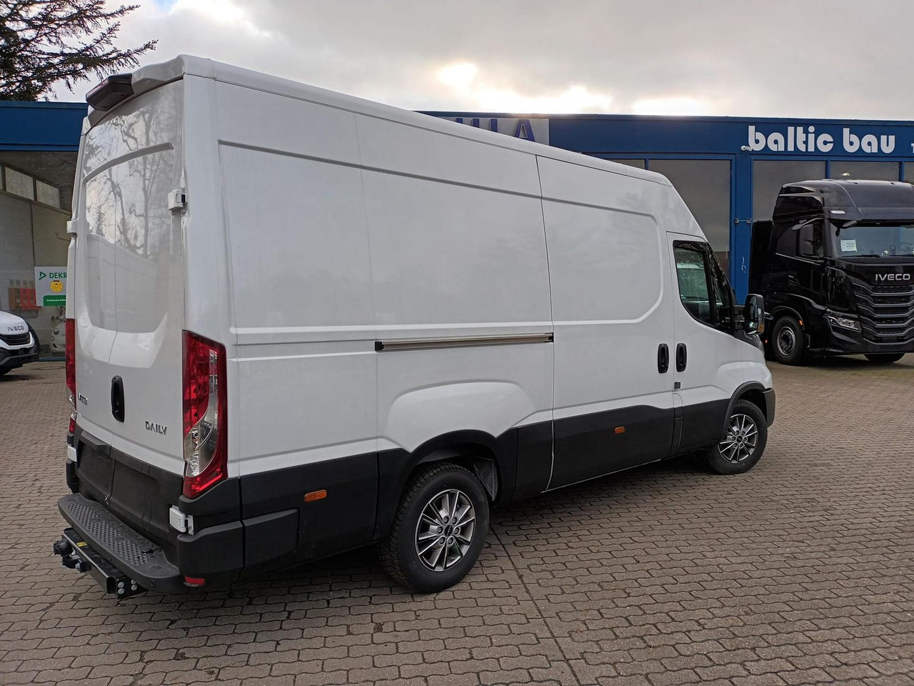 Iveco 35S16A8V AHK, ACC, LED-SCHEINWERFER ab 0% - Furgón: foto 3 Iveco 35S16A8V AHK, ACC, LED-SCHEINWERFER ab 0% - Furgón: foto 3