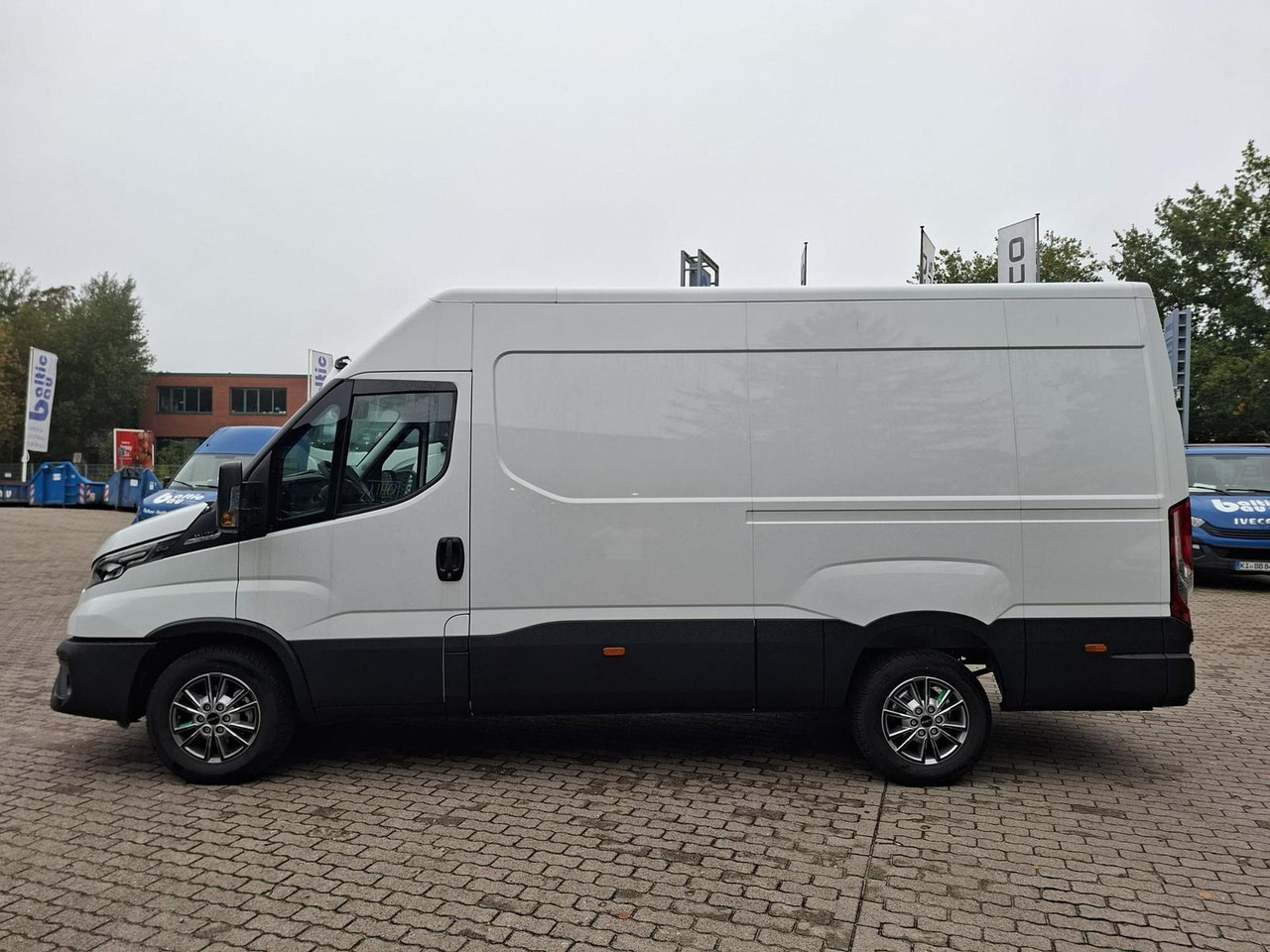 Iveco 35S16A8V Klima, Radio, Kamera ab 0% Finanzierbar - Furgón: foto 2 Iveco 35S16A8V Klima, Radio, Kamera ab 0% Finanzierbar - Furgón: foto 2