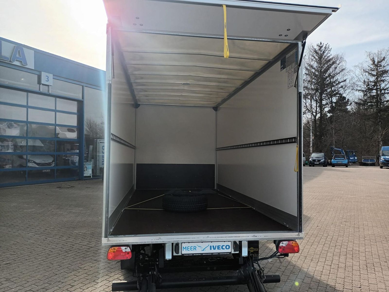 Iveco Daily 35S14HE Koffer LBW, Rückfahrkamera 2x a... - Furgoneta: foto 5 Iveco Daily 35S14HE Koffer LBW, Rückfahrkamera 2x a... - Furgoneta: foto 5
