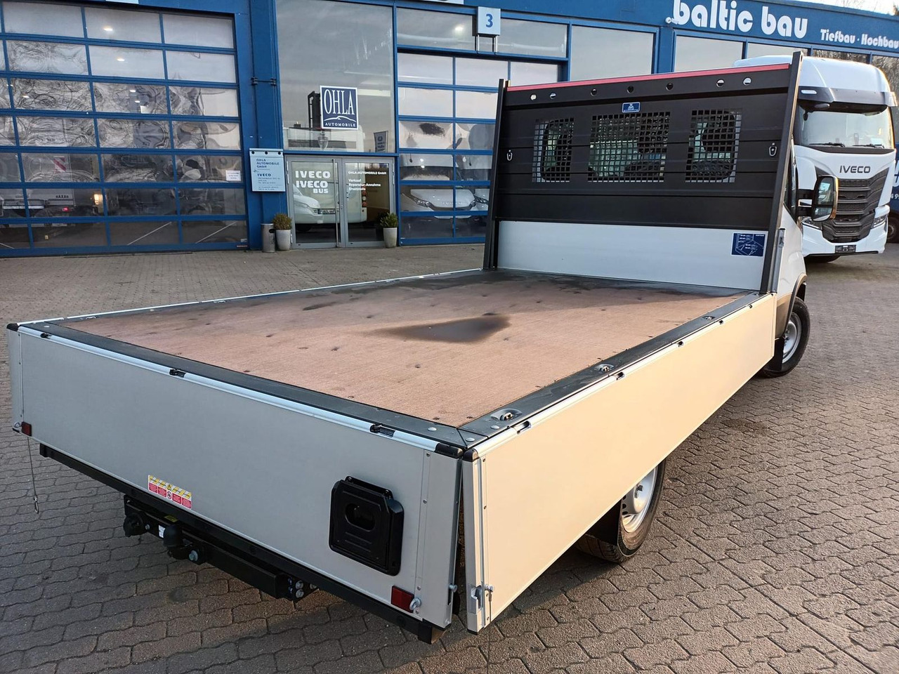 Iveco Daily 35S16H3.0 Pritsche,AHK, Rückfahrkamera... - Caja abierta furgoneta: foto 4 Iveco Daily 35S16H3.0 Pritsche,AHK, Rückfahrkamera... - Caja abierta furgoneta: foto 4