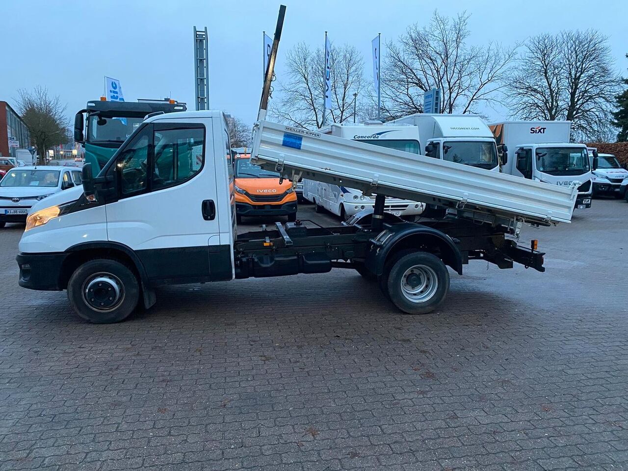 Iveco Daily 70C18H Meiler Dreiseitenkipper*AHK*RADIO* - Volquete furgoneta: foto 2 Iveco Daily 70C18H Meiler Dreiseitenkipper*AHK*RADIO* - Volquete furgoneta: foto 2