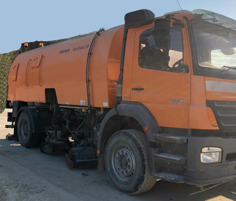 Bucher-Schörling auf MB 1829 – Sweeper / Kehrmaschine - Barredora vial: foto 1 Bucher-Schörling auf MB 1829 – Sweeper / Kehrmaschine - Barredora vial: foto 1