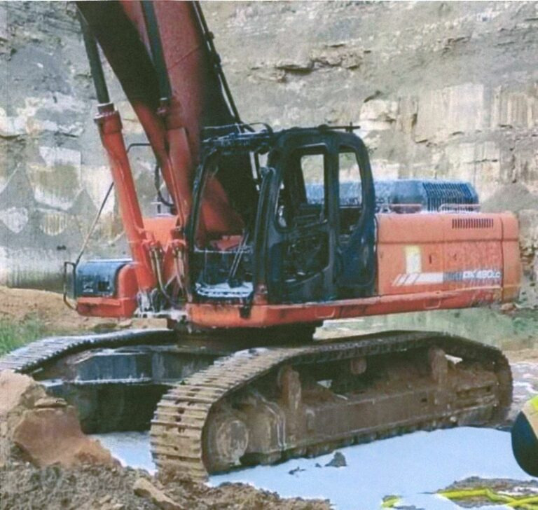 Doosan DX480 LC – excavator / Kettenbagger – Firedamage! - Excavadora de cadenas: foto 1 Doosan DX480 LC – excavator / Kettenbagger – Firedamage! - Excavadora de cadenas: foto 1