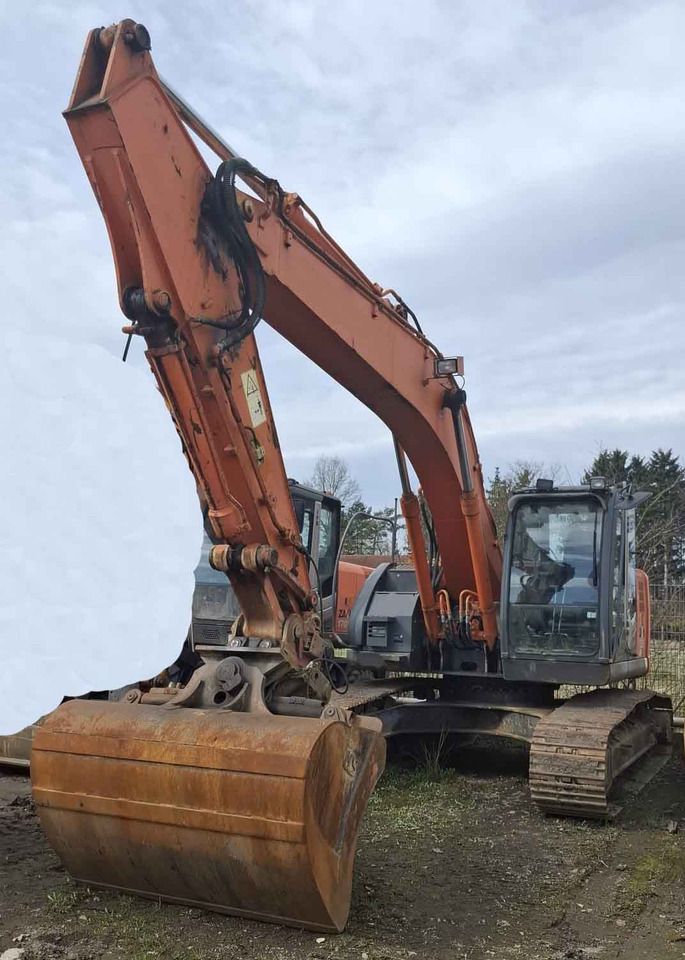 HITACHI ZX225 USLC-3 - Excavadora de cadenas: foto 1 HITACHI ZX225 USLC-3 - Excavadora de cadenas: foto 1