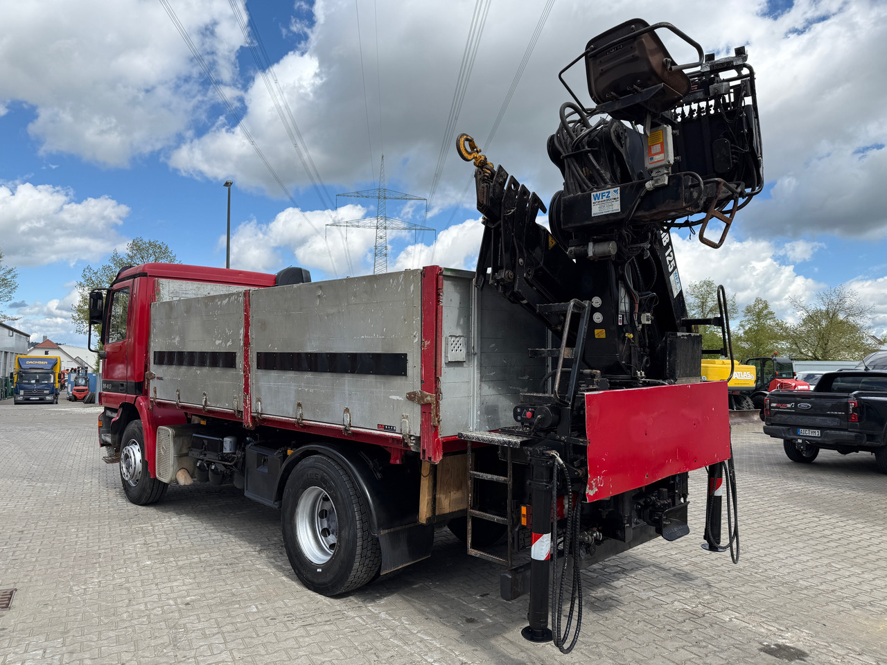 Mercedes-Benz 1840 Actros 2-Seiten-Kipper mit Kran Hiab 125-3 mit Funk - Camión caja abierta, Camión grúa: foto 5 Mercedes-Benz 1840 Actros 2-Seiten-Kipper mit Kran Hiab 125-3 mit Funk - Camión caja abierta, Camión grúa: foto 5