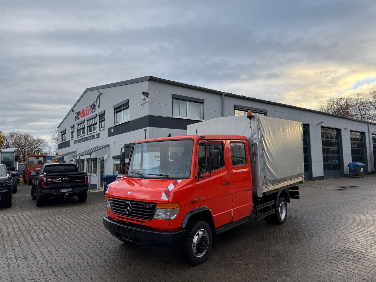 Mercedes-Benz 816 Vario Doka Pritsche Plane 2x AHK - Camión lona: foto 2 Mercedes-Benz 816 Vario Doka Pritsche Plane 2x AHK - Camión lona: foto 2