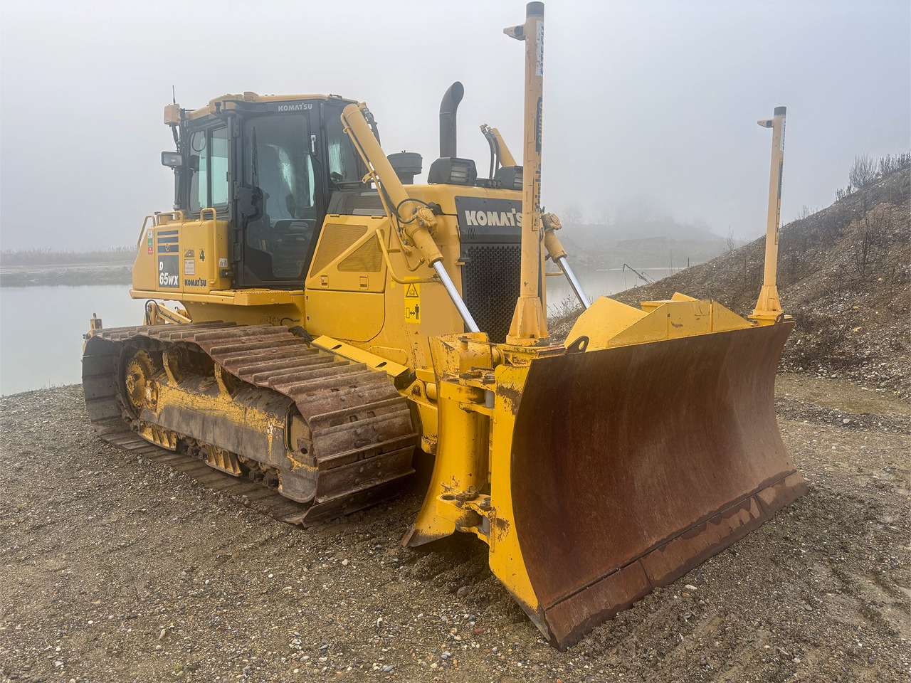 Komatsu D65 WX-17 Planierraupe 6 Wege mit Heckaufreißer - Otros: foto 2 Komatsu D65 WX-17 Planierraupe 6 Wege mit Heckaufreißer - Otros: foto 2