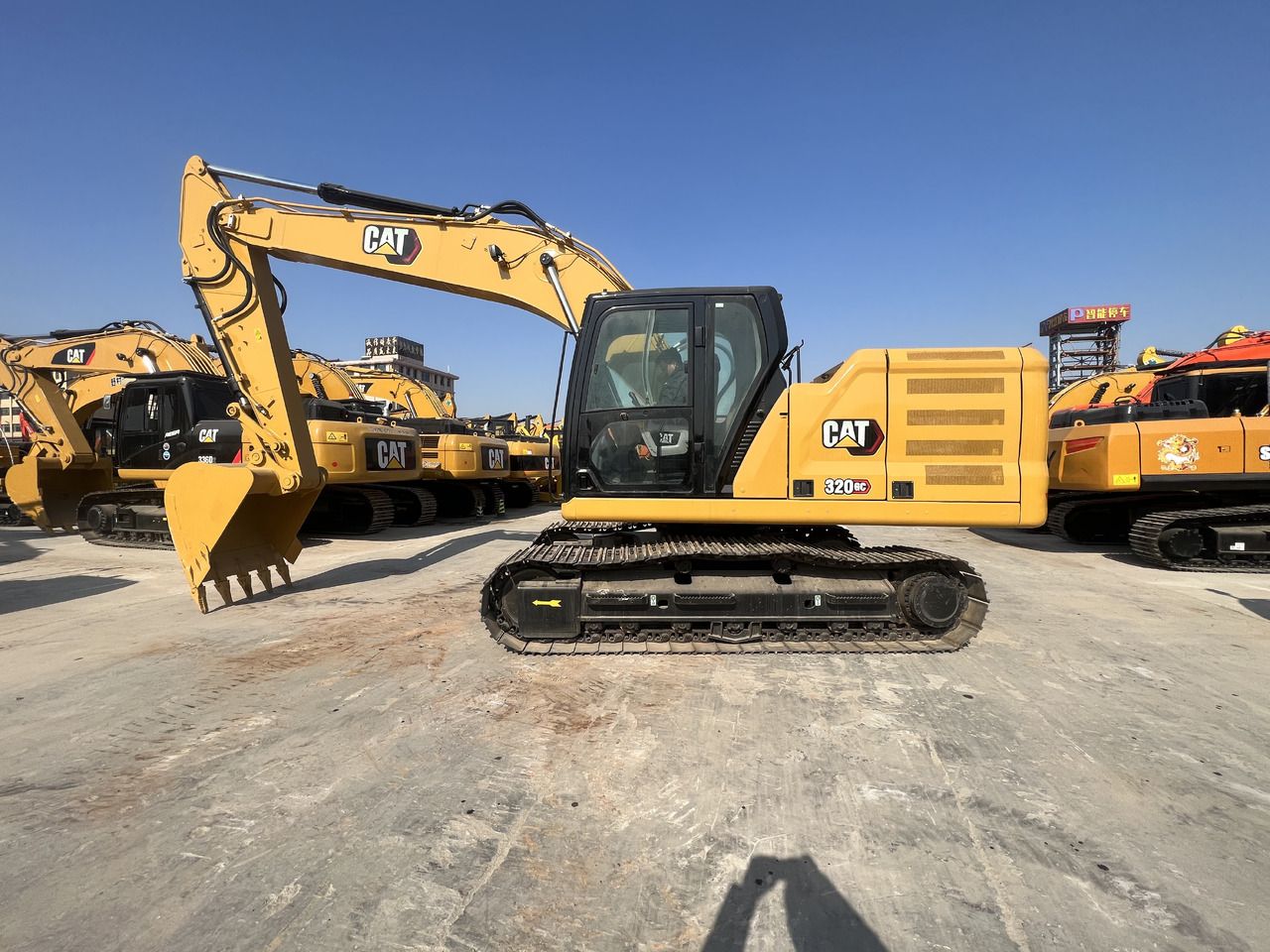 CATERPILLAR 320GC - Excavadora: foto 2 CATERPILLAR 320GC - Excavadora: foto 2