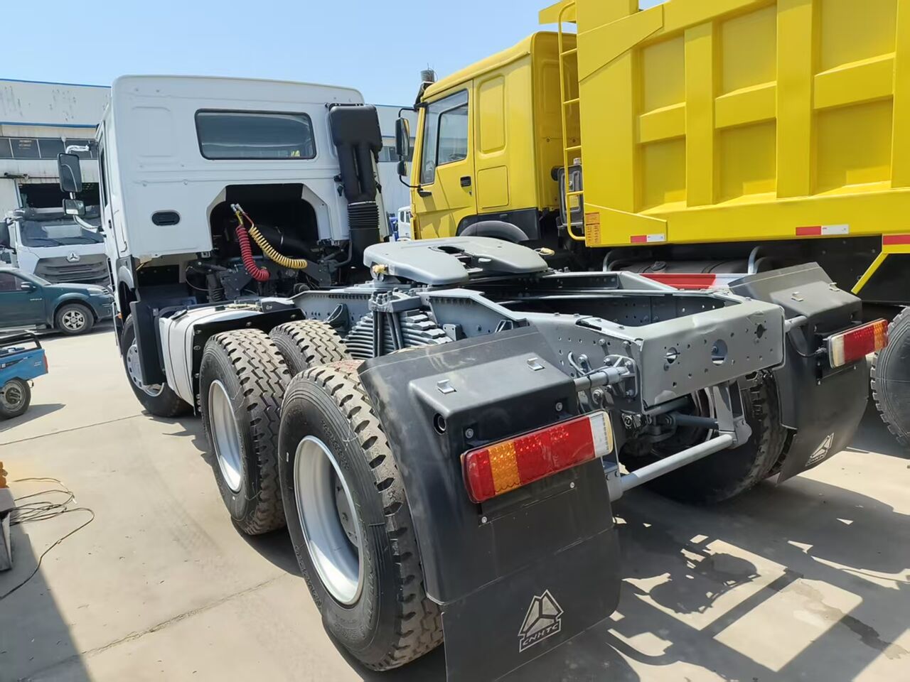 SINOTRUK Howo 371hp truck tractor - Cabeza tractora: foto 3 SINOTRUK Howo 371hp truck tractor - Cabeza tractora: foto 3