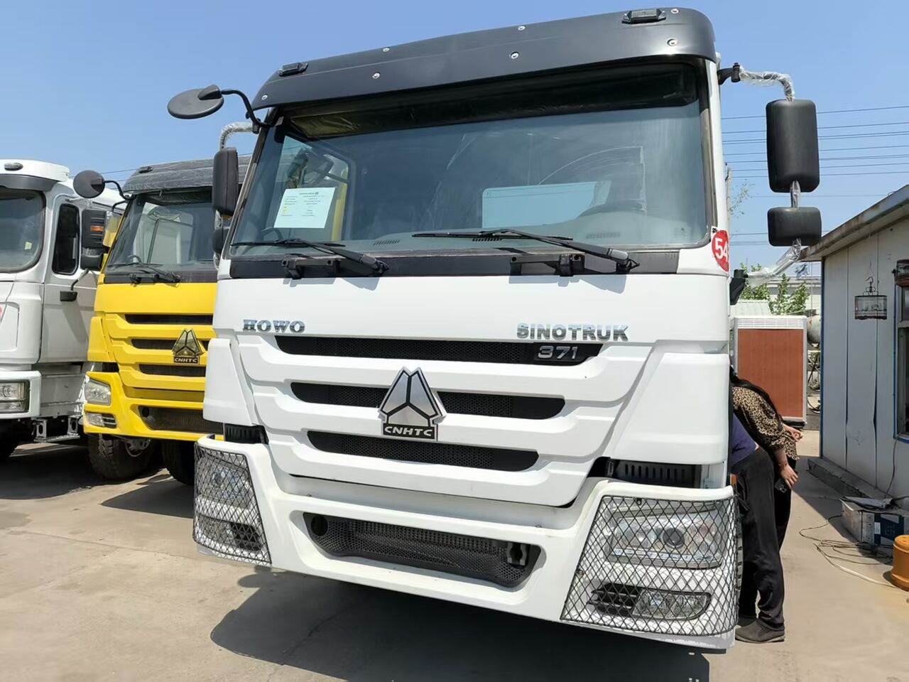 SINOTRUK Howo 371hp truck tractor - Cabeza tractora: foto 2 SINOTRUK Howo 371hp truck tractor - Cabeza tractora: foto 2