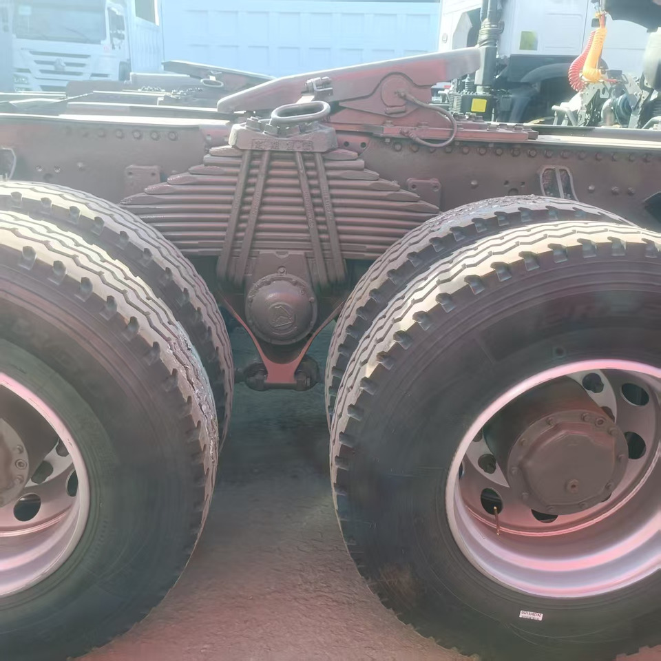 Sinotruk HOWO 371 6*4 Tractor - Cabeza tractora: foto 5 Sinotruk HOWO 371 6*4 Tractor - Cabeza tractora: foto 5
