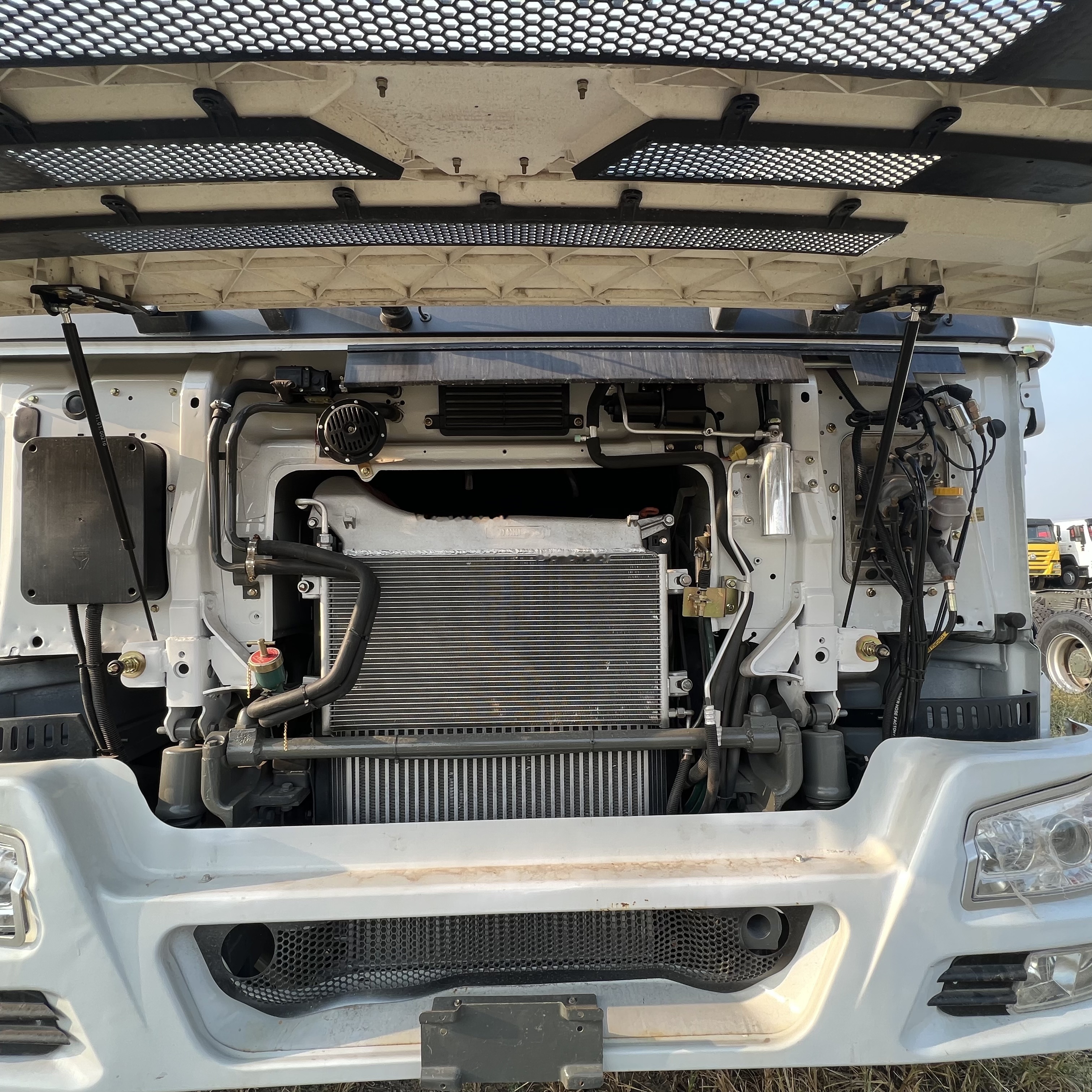 Sinotruk HOWO 371 Tractor - Cabeza tractora: foto 3 Sinotruk HOWO 371 Tractor - Cabeza tractora: foto 3