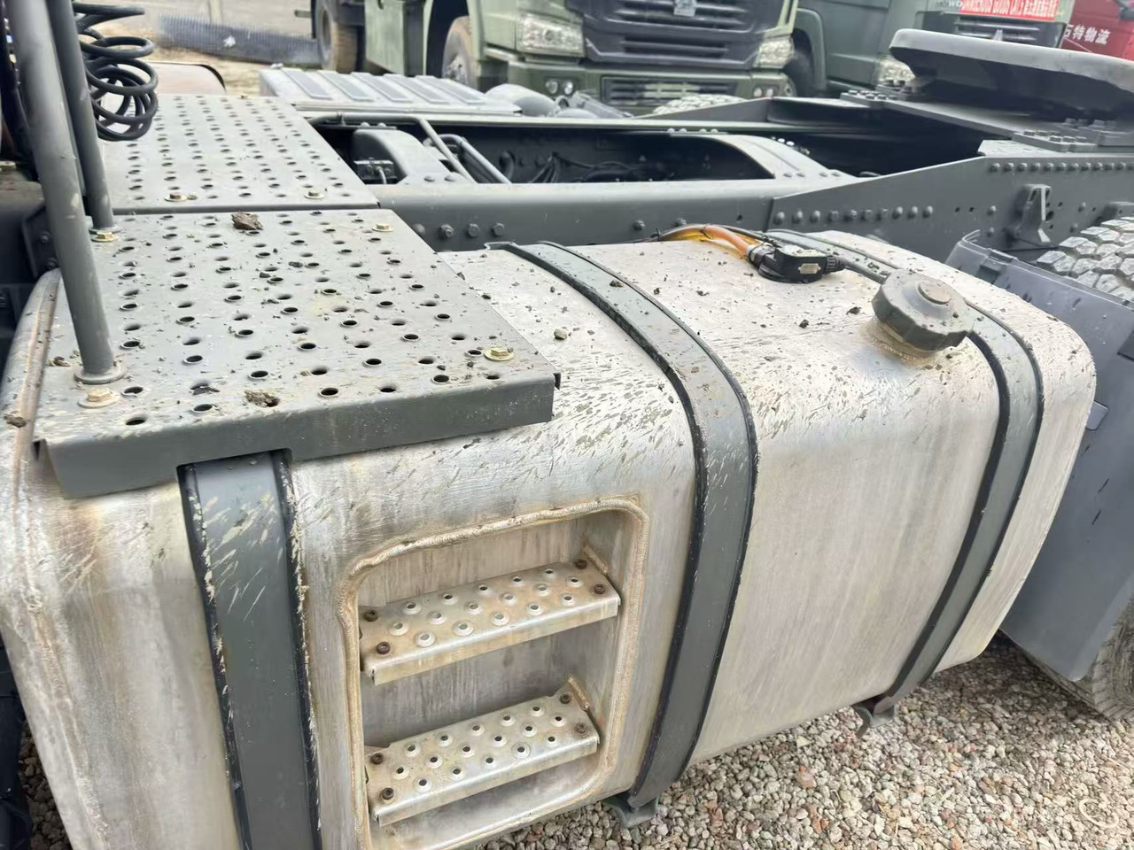 Sinotruk HOWO A7 - Cabeza tractora: foto 2 Sinotruk HOWO A7 - Cabeza tractora: foto 2