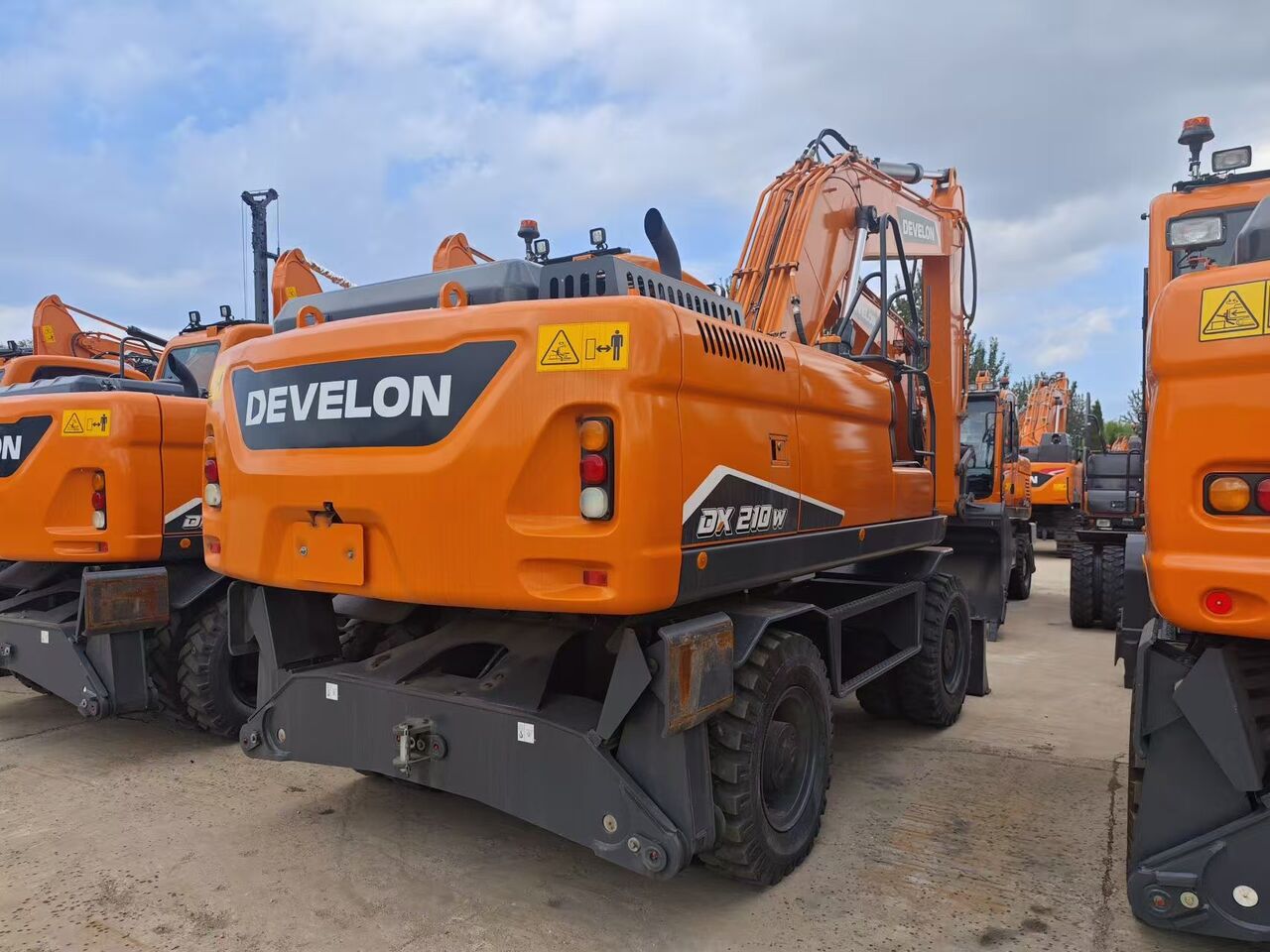 DEVELON DX210W New wheel excavator Doosan - Excavadora de ruedas: foto 1 DEVELON DX210W New wheel excavator Doosan - Excavadora de ruedas: foto 1