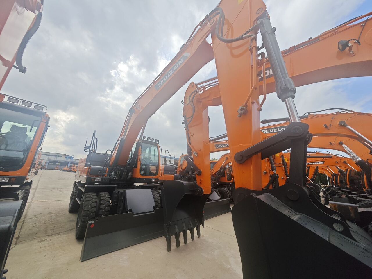 DEVELON DX210W New wheel excavator Doosan - Excavadora de ruedas: foto 4 DEVELON DX210W New wheel excavator Doosan - Excavadora de ruedas: foto 4