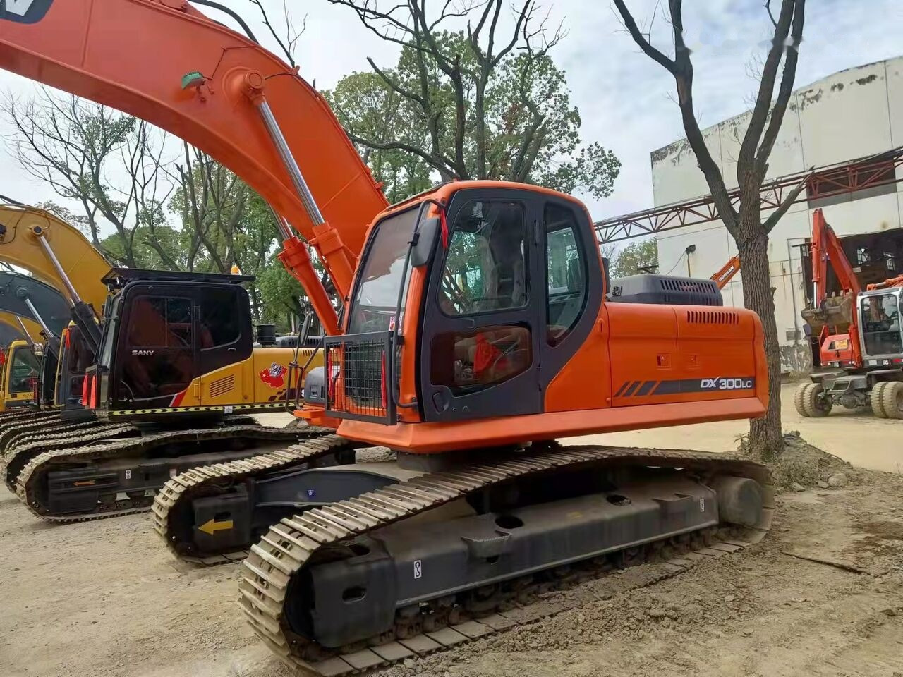 Doosan DX300 - Excavadora de cadenas: foto 1 Doosan DX300 - Excavadora de cadenas: foto 1