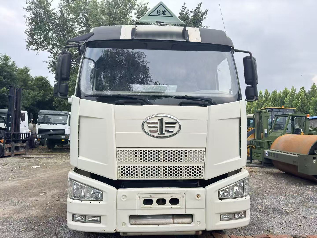 FAW - Cisterna camión: foto 4 FAW - Cisterna camión: foto 4