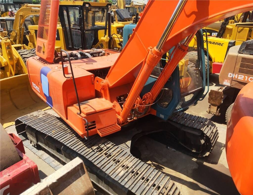 Hitachi EX 200 - Excavadora de cadenas: foto 1 Hitachi EX 200 - Excavadora de cadenas: foto 1