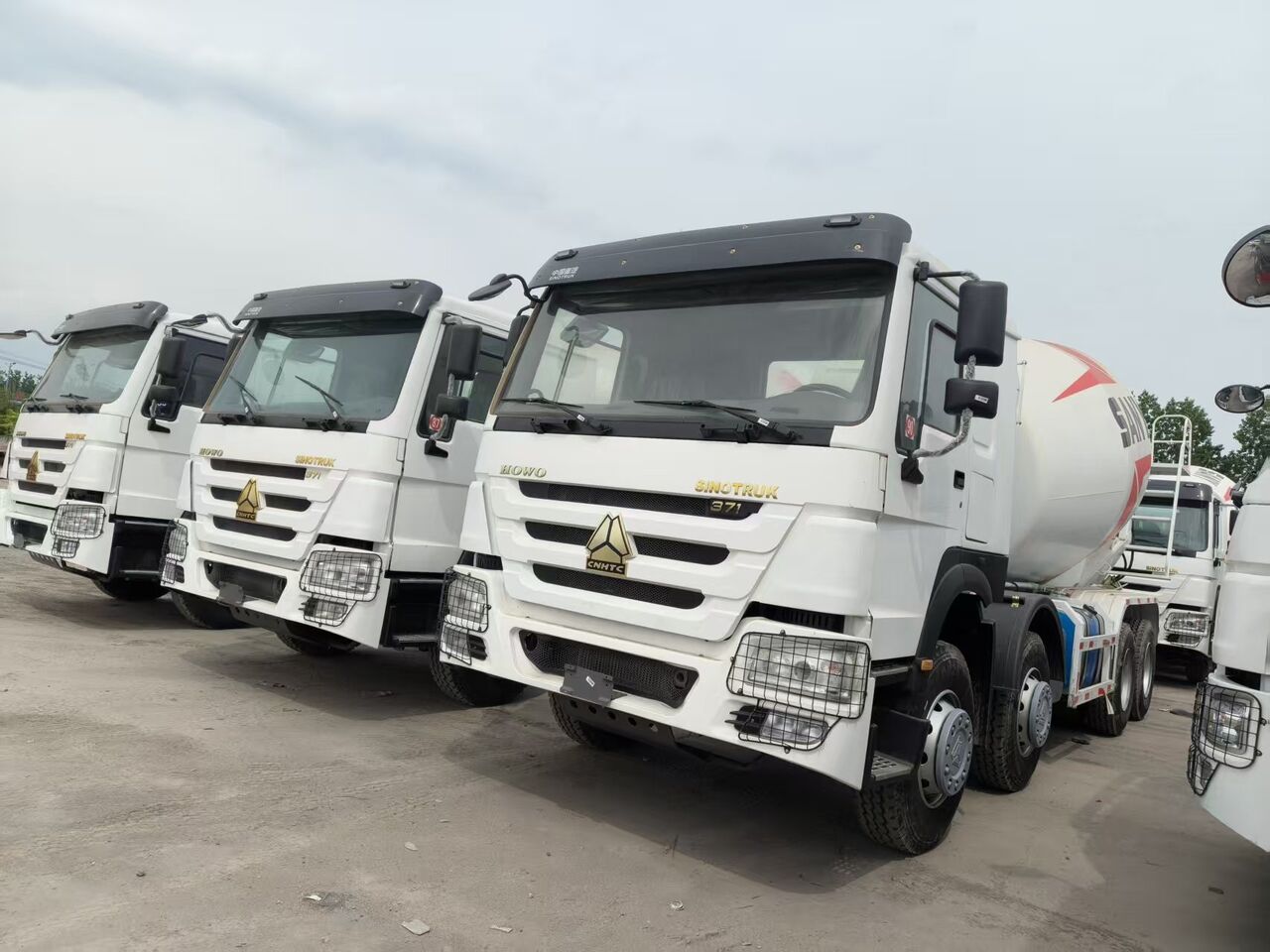 SINOTRUK HOWO 8*4 concrete mixer truck - Camión hormigonera: foto 5 SINOTRUK HOWO 8*4 concrete mixer truck - Camión hormigonera: foto 5