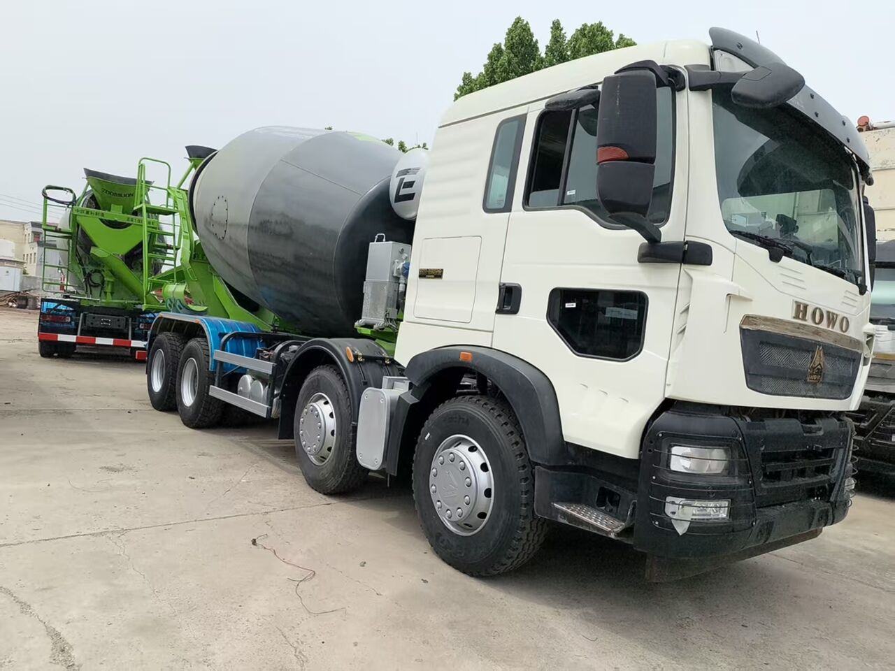 SINOTRUK HOWO TX350 6*4 concrete mixer truck - Camión hormigonera: foto 3 SINOTRUK HOWO TX350 6*4 concrete mixer truck - Camión hormigonera: foto 3