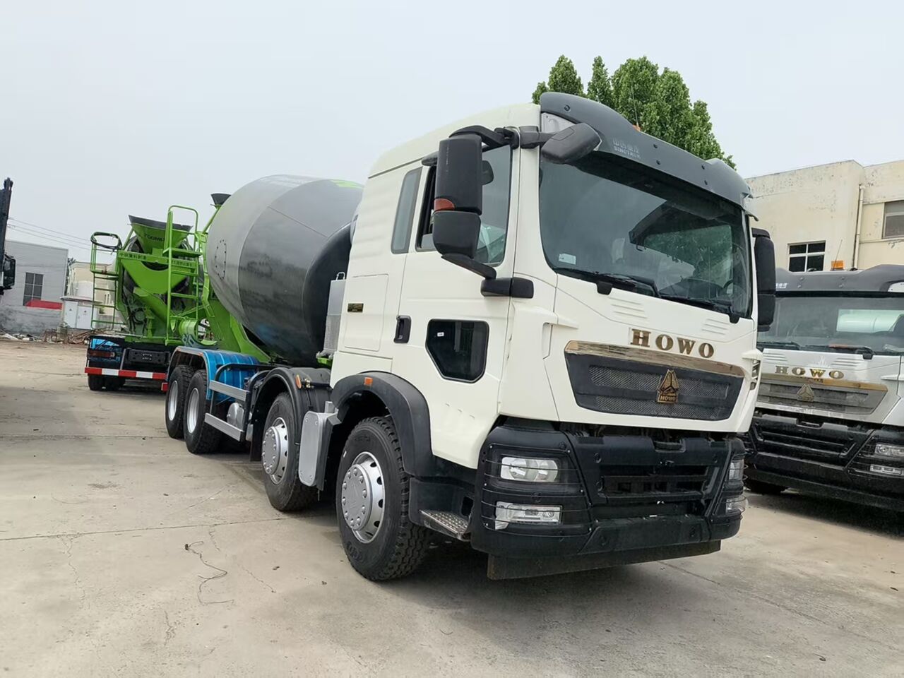 SINOTRUK HOWO TX350 6*4 concrete mixer truck - Camión hormigonera: foto 1 SINOTRUK HOWO TX350 6*4 concrete mixer truck - Camión hormigonera: foto 1