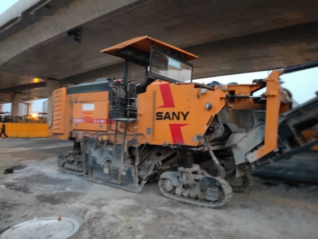 Sany SCM600-3 - Pavimentadora de asfalto: foto 2 Sany SCM600-3 - Pavimentadora de asfalto: foto 2