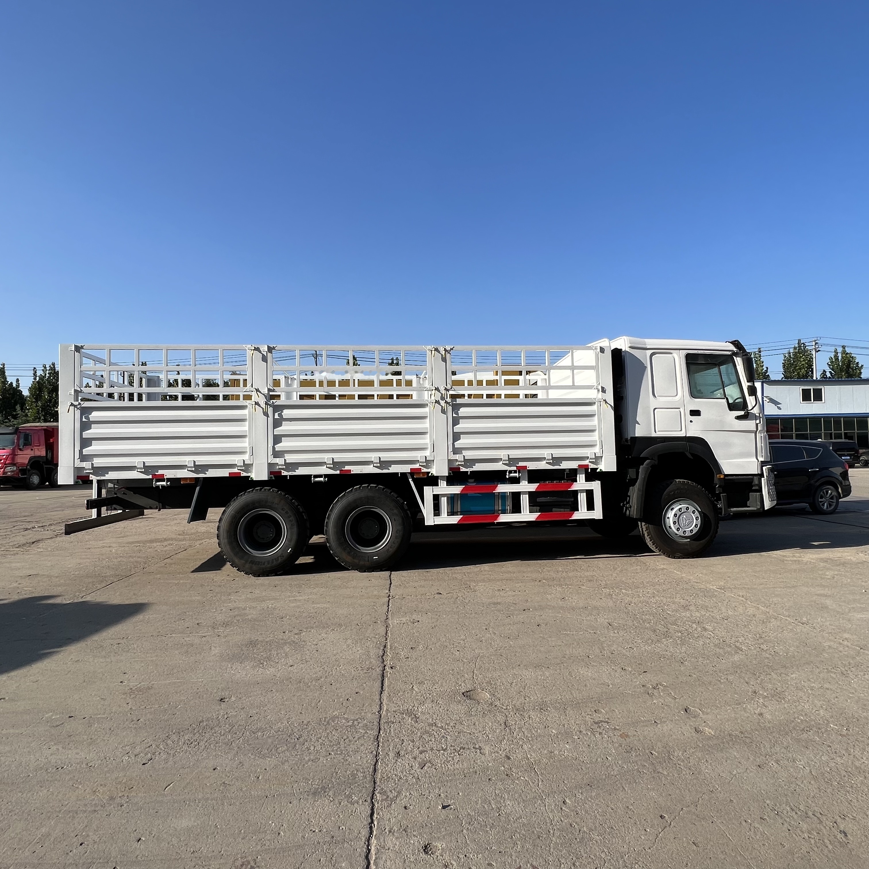 Sinotruk HOWO 371 6*4 Fence truck - Camión caja abierta: foto 5 Sinotruk HOWO 371 6*4 Fence truck - Camión caja abierta: foto 5