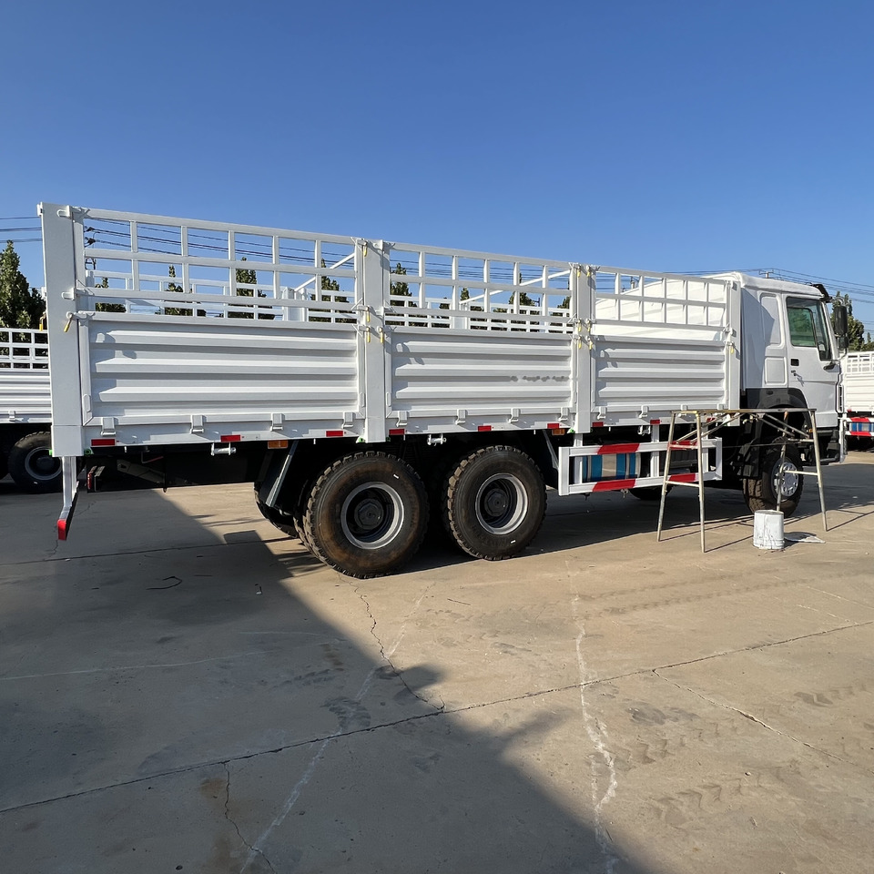 Sinotruk HOWO 371 6*4 Fence truck - Camión caja abierta: foto 4 Sinotruk HOWO 371 6*4 Fence truck - Camión caja abierta: foto 4