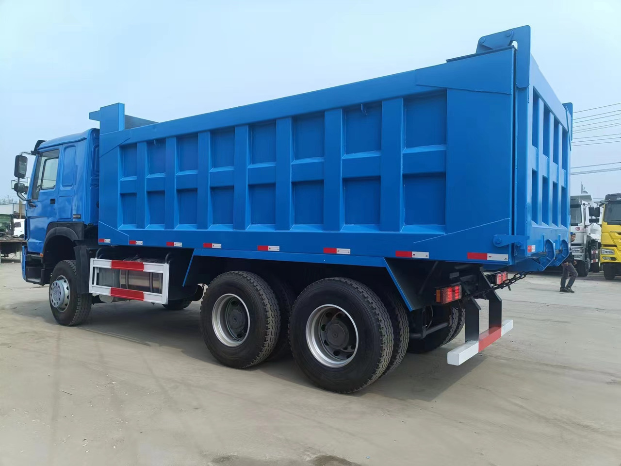 Sinotruk HOWO 371 6*4 dump truck - Minidumper: foto 2 Sinotruk HOWO 371 6*4 dump truck - Minidumper: foto 2