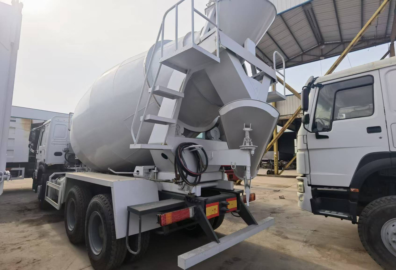 Camión hormigonera Sinotruk HOWO 371 Concrete mixer truck: foto 9