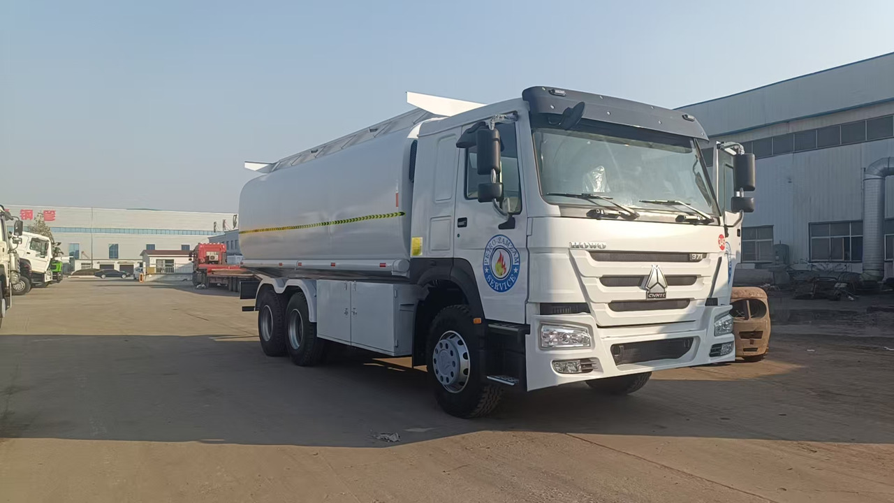 Sinotruk HOWO 371 Tank truck - Cisterna camión: foto 2 Sinotruk HOWO 371 Tank truck - Cisterna camión: foto 2