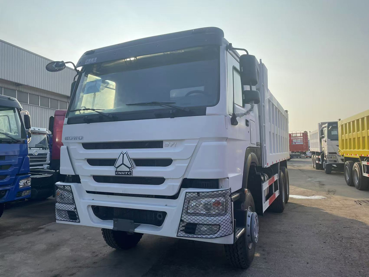 Sinotruk HOWO 371 brand new 6*4 Dump truck - Volquete camión: foto 1 Sinotruk HOWO 371 brand new 6*4 Dump truck - Volquete camión: foto 1