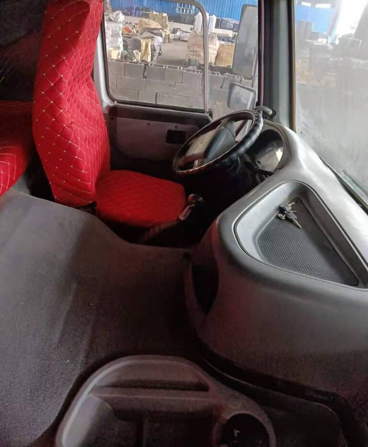 Sinotruk HOWO 375 6*4 Dump truck - Camión caja cerrada: foto 3 Sinotruk HOWO 375 6*4 Dump truck - Camión caja cerrada: foto 3