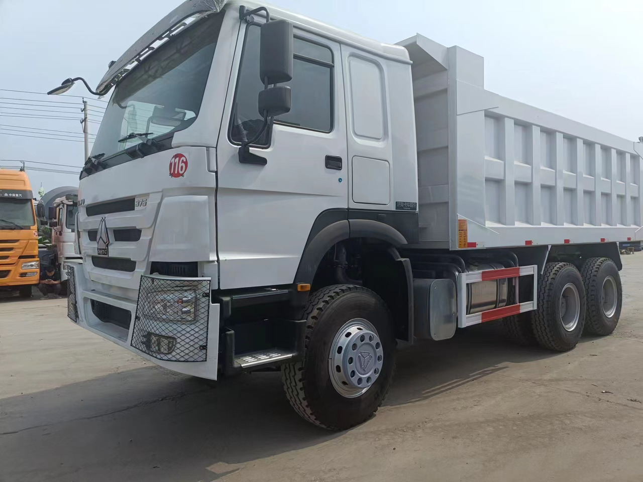 Sinotruk HOWO 375 6*4 dump truck - Minidumper: foto 2 Sinotruk HOWO 375 6*4 dump truck - Minidumper: foto 2