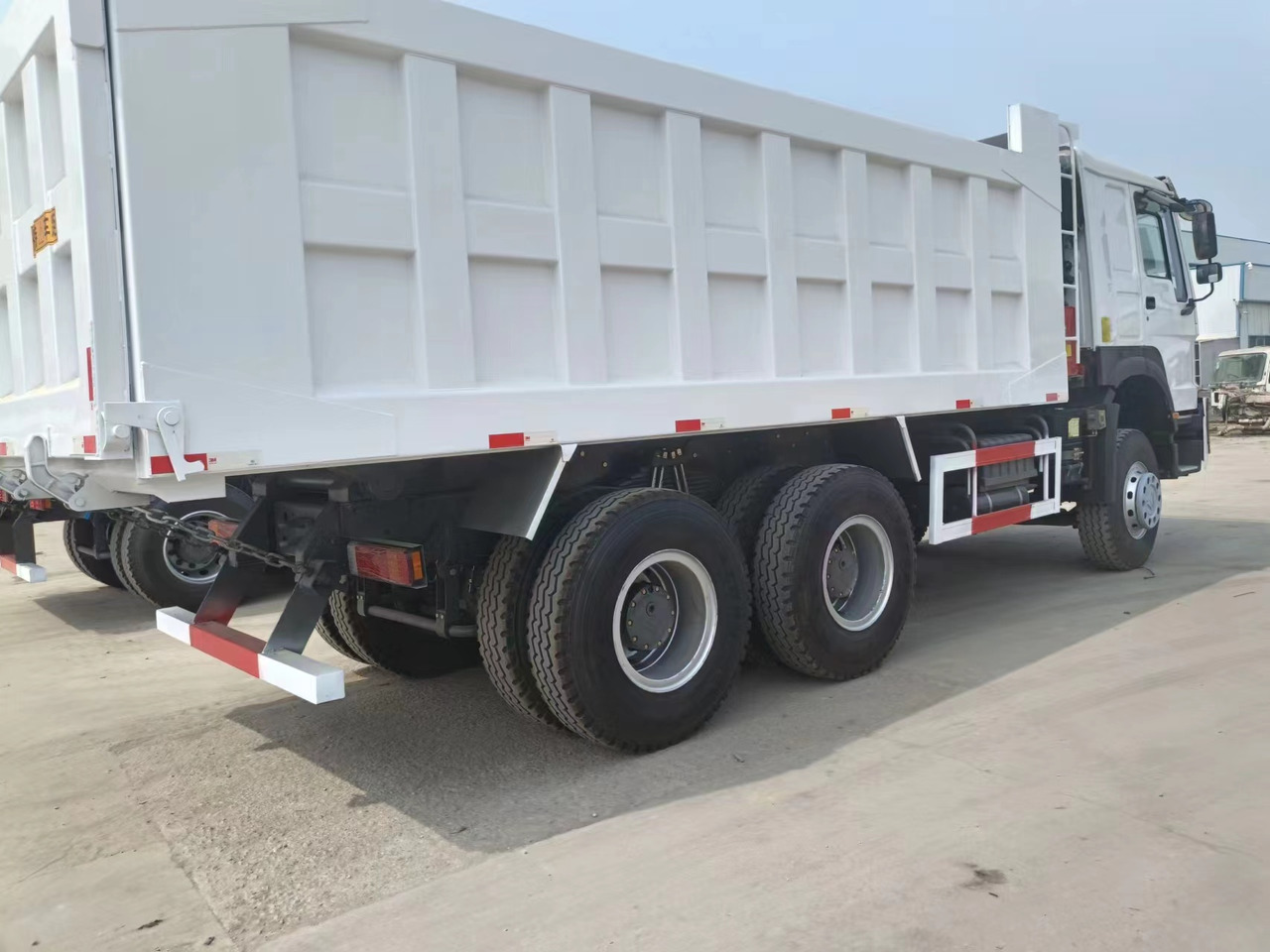 Sinotruk HOWO 375 6*4 dump truck - Minidumper: foto 5 Sinotruk HOWO 375 6*4 dump truck - Minidumper: foto 5