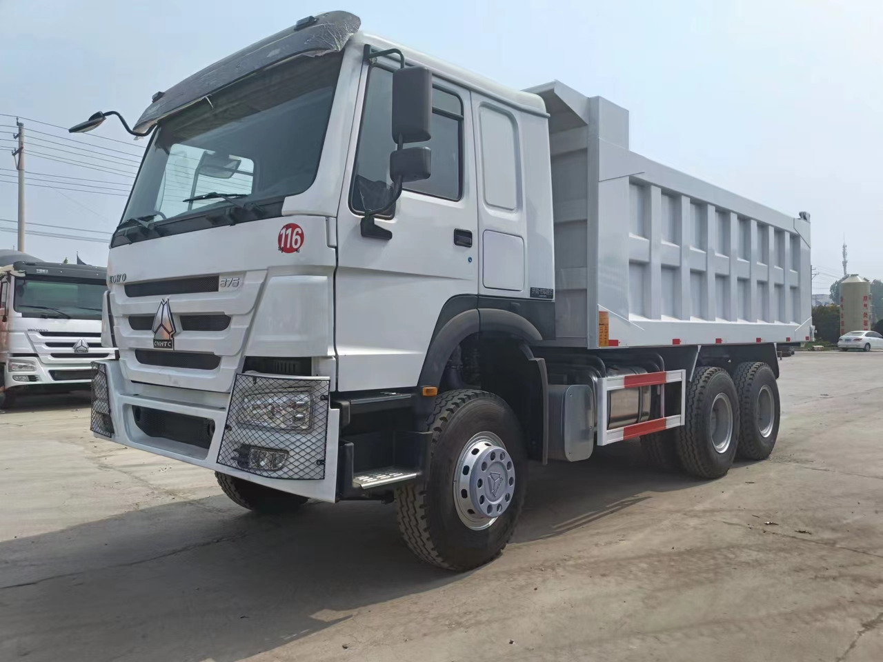 Sinotruk HOWO 375 6*4 dump truck - Minidumper: foto 4 Sinotruk HOWO 375 6*4 dump truck - Minidumper: foto 4