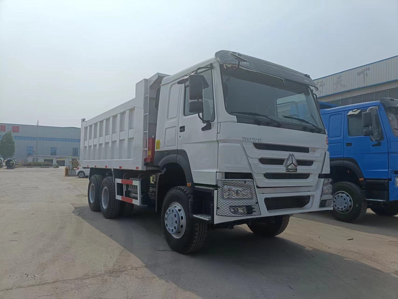 Sinotruk HOWO 6*4 Dump truck - Volquete camión: foto 3 Sinotruk HOWO 6*4 Dump truck - Volquete camión: foto 3