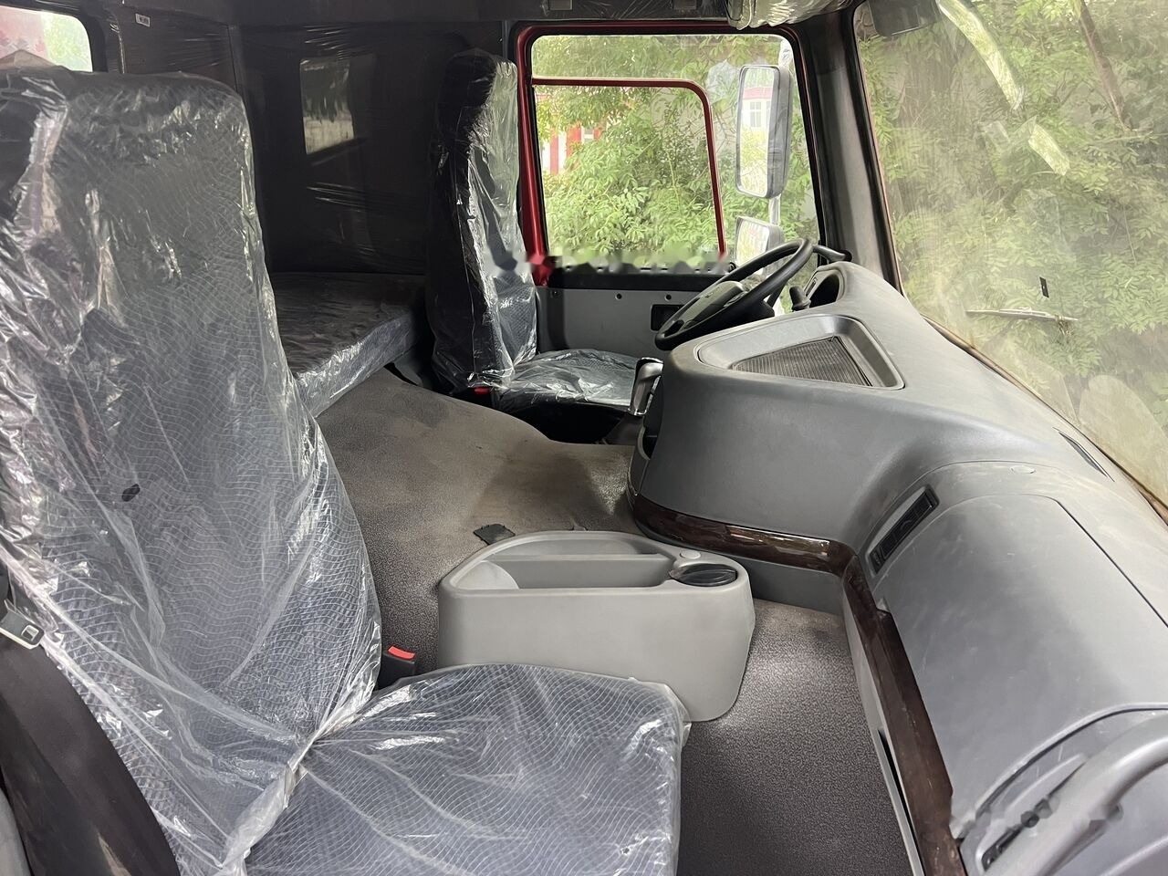 Sinotruk HOWO 8*4 Dump truck - Volquete camión: foto 5 Sinotruk HOWO 8*4 Dump truck - Volquete camión: foto 5