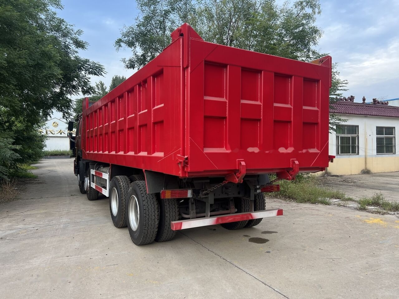 Sinotruk HOWO 8*4 Dump truck - Volquete camión: foto 4 Sinotruk HOWO 8*4 Dump truck - Volquete camión: foto 4