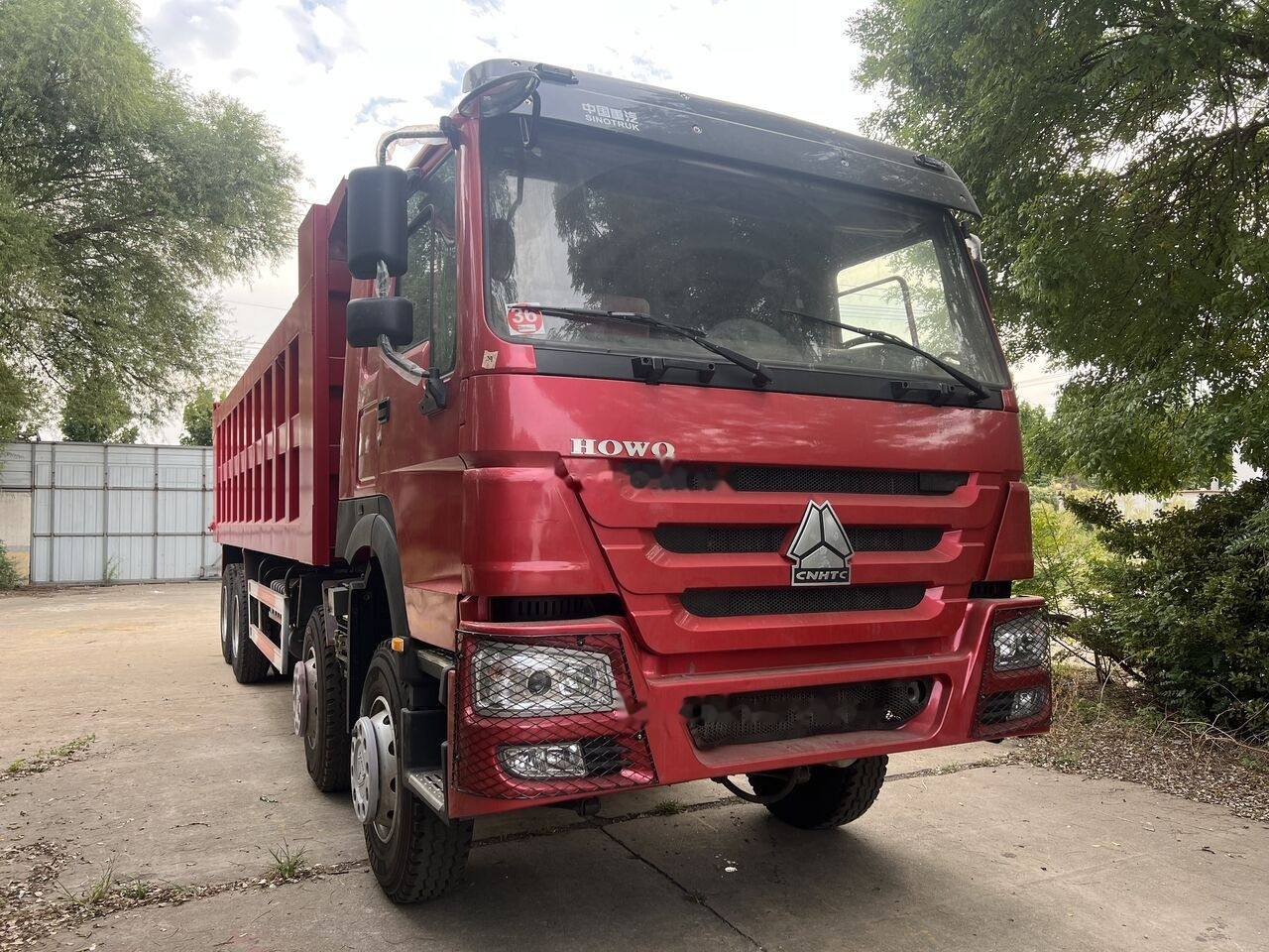 Sinotruk HOWO 8*4 Dump truck - Volquete camión: foto 1 Sinotruk HOWO 8*4 Dump truck - Volquete camión: foto 1