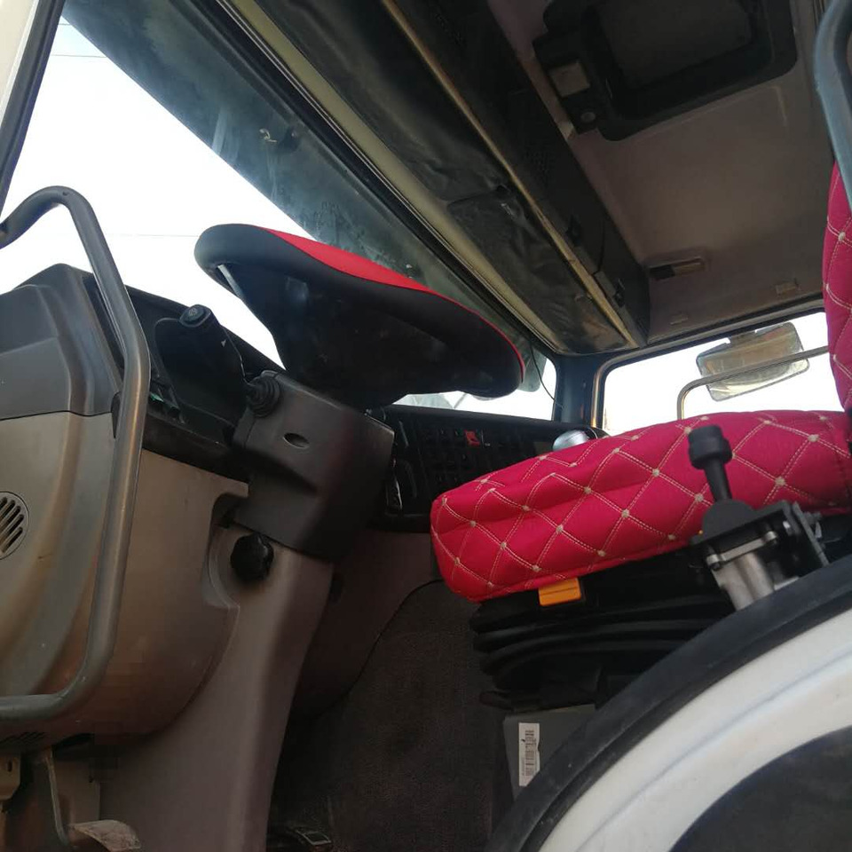Sinotruk HOWO 8*4 dump truck - Minidumper: foto 5 Sinotruk HOWO 8*4 dump truck - Minidumper: foto 5