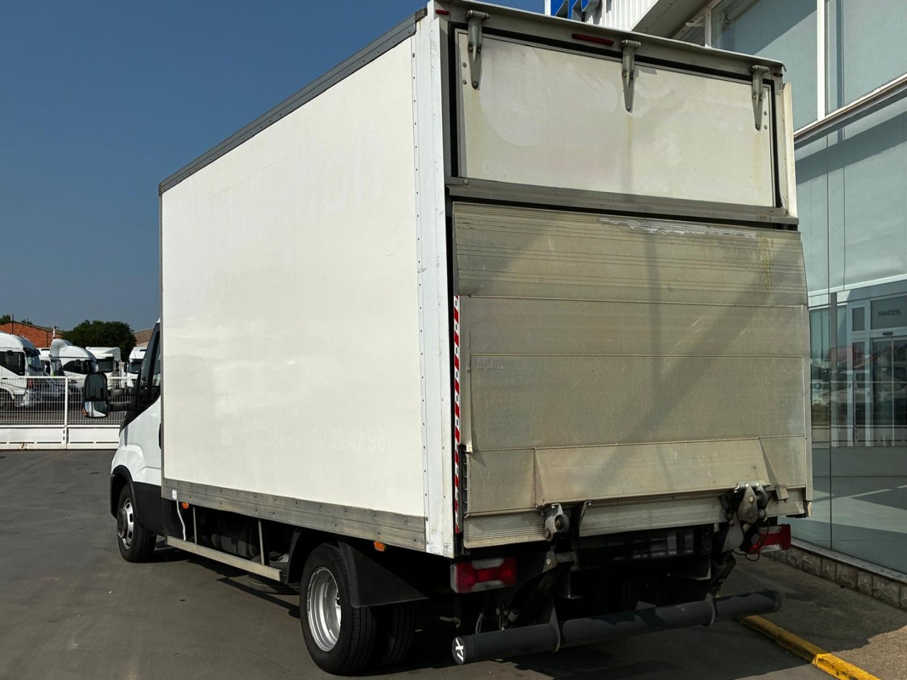 Caja cerrada IVECO 35C16 20m3 - Furgoneta: foto 4 Caja cerrada IVECO 35C16 20m3 - Furgoneta: foto 4