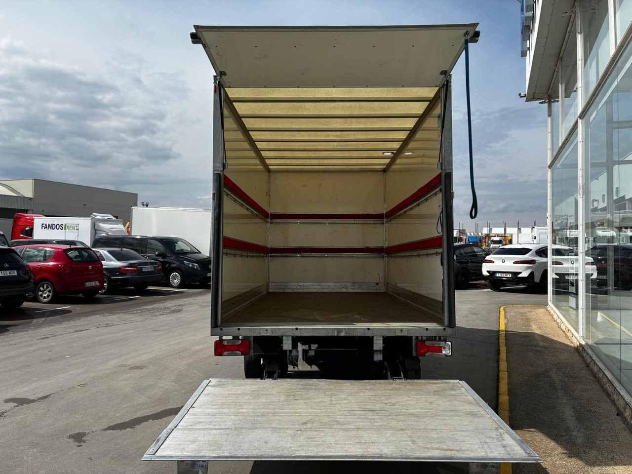Caja cerrada IVECO 35C16 3.0 20m3 - Furgoneta: foto 5 Caja cerrada IVECO 35C16 3.0 20m3 - Furgoneta: foto 5